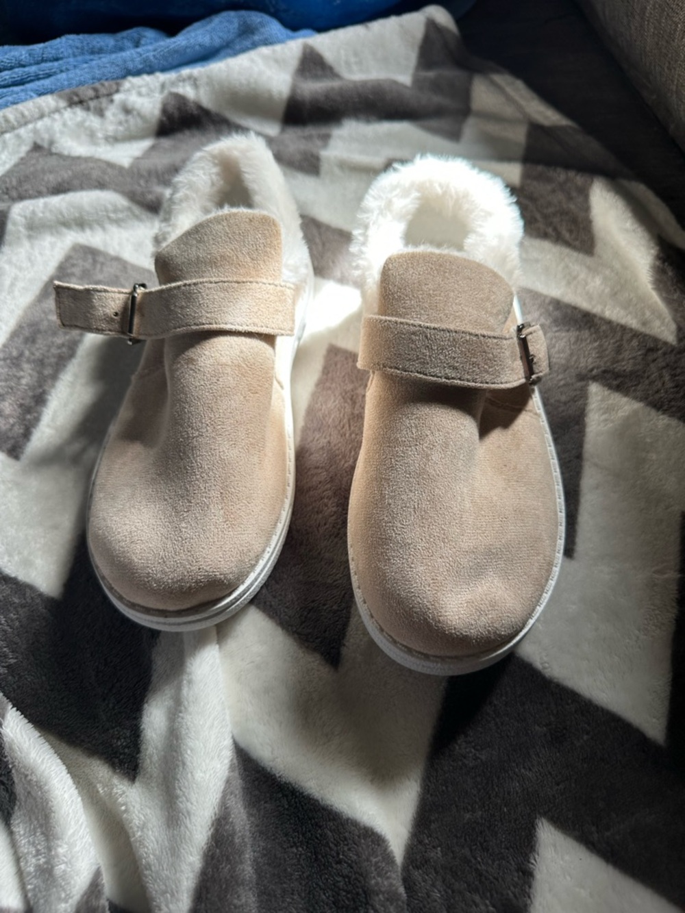 Cozy Faux-Suede Slip-On Shoes in Light pink